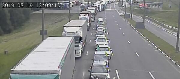 Очередь на границе с Литвой в контрольно-пропускном пункте Каменный Лог, 18 августа 2019 года - Sputnik Литва