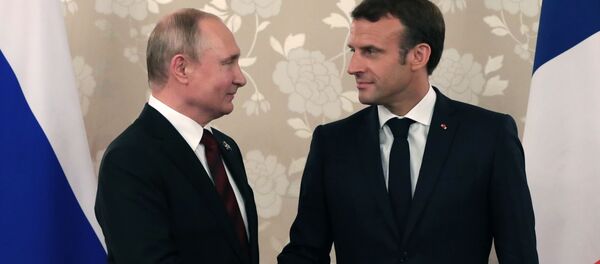 Президент РФ Владимир Путин и президент Франции Эммануэль Макрон, архивное фото Президент РФ Владимир Путин и президент Франции Эммануэль Макрон, архивное фото - Sputnik Lietuva