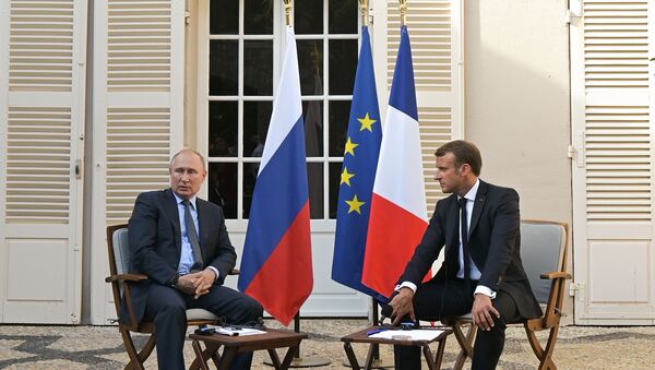 Президент России прибыл на встречу с французским лидером Эмманюэлем Макроном - Sputnik Литва