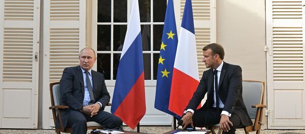Президент России прибыл на встречу с французским лидером Эмманюэлем Макроном - Sputnik Литва