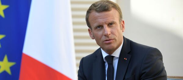 Президент Франции Эмманюэль Макрон во время встречи с российским коллегой Владимиром Путиным - Sputnik Литва
