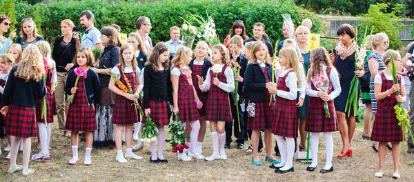 Mokiniai Rugsėjo 1-ąją Mokiniai Rugsėjo 1-ąją - Sputnik Lietuva